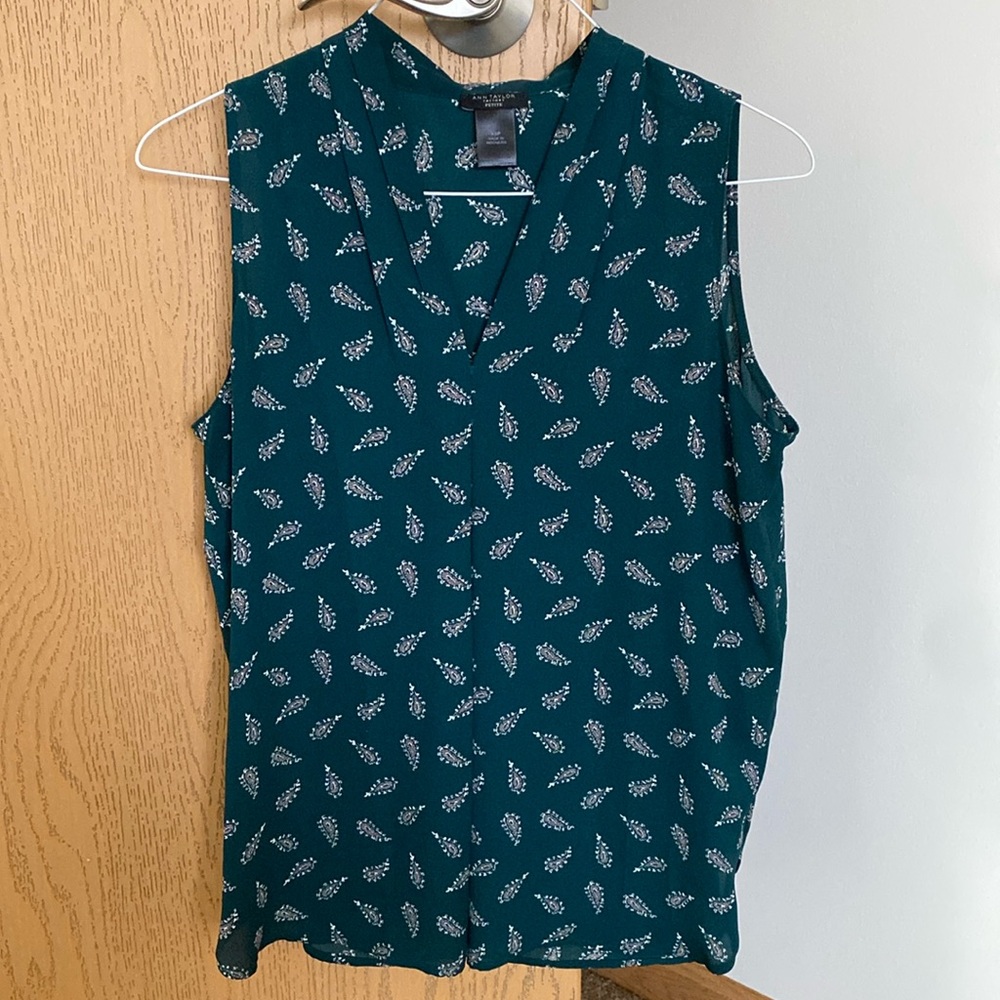 Ann Taylor V-Neck Sleeveless Top